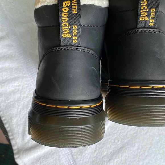 DR MARTENS WOMEN BLACK LACE UP ANKLE BOOT SUPER CUTE SIZE 9 - Picture 6 of 8